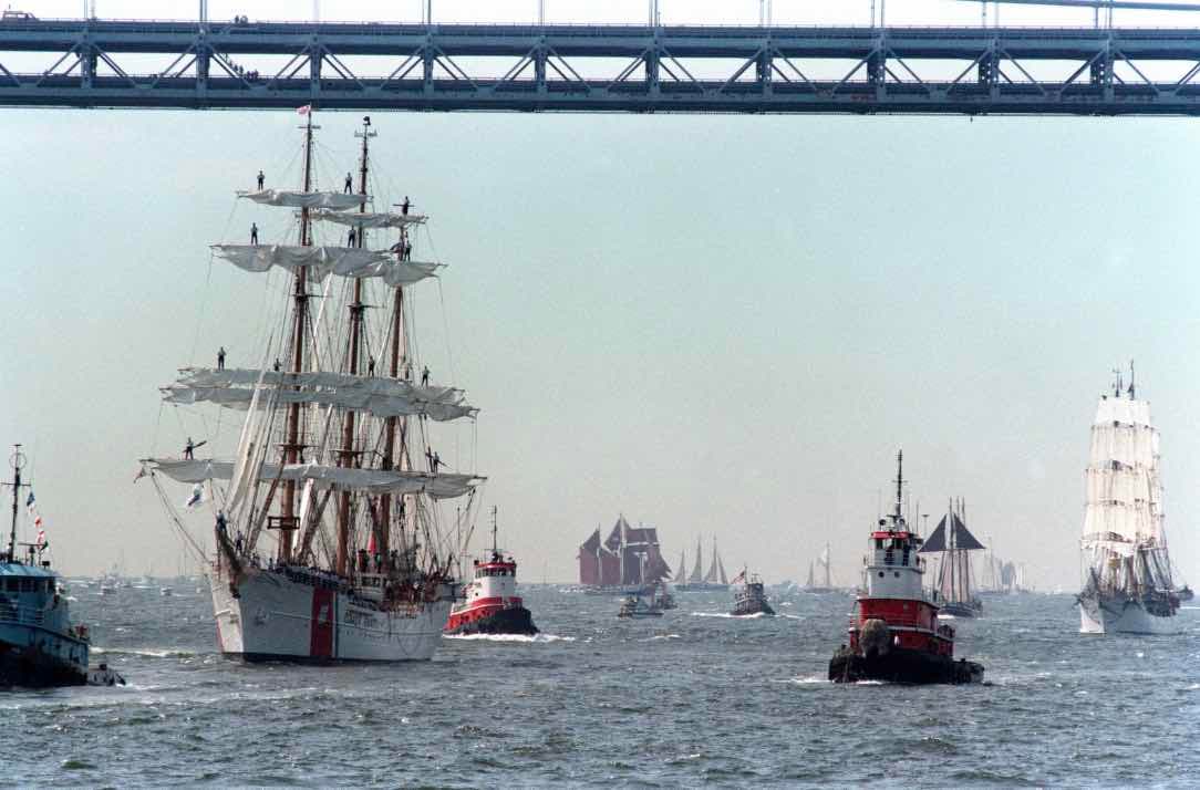 Vessels in narrow channel